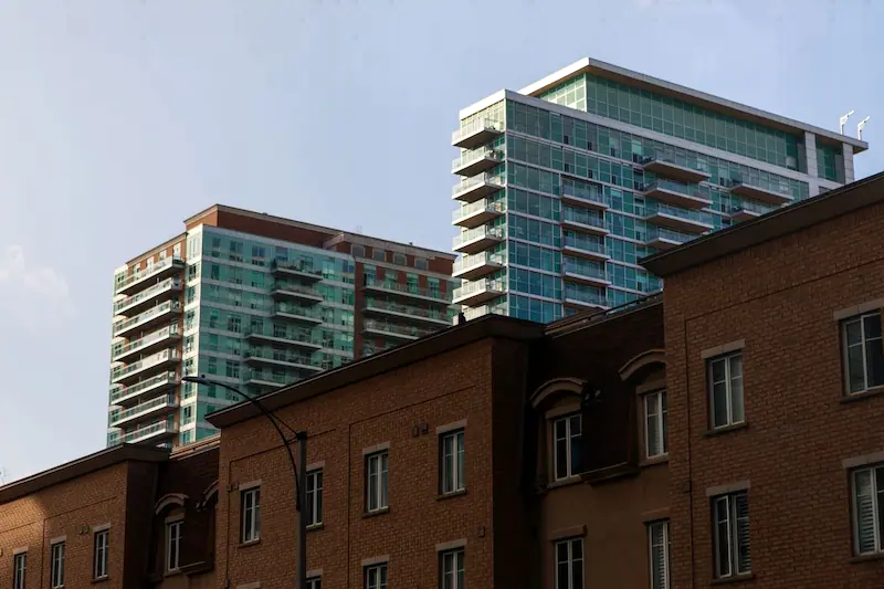 Der Markt für Eigentumswohnungen in Toronto verzeichnet den ersten jährlichen Rückgang der Mieten seit 2021