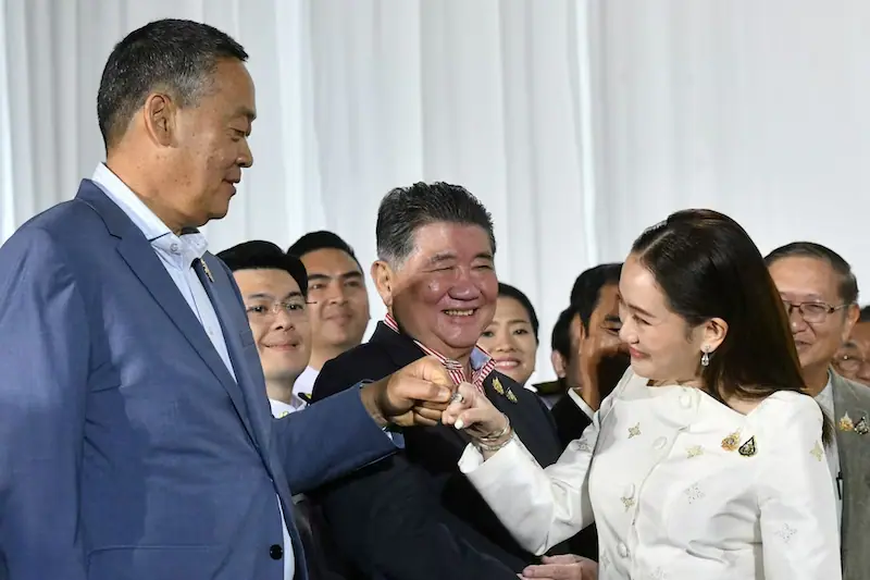 นายกรัฐมนตรีหญิงที่อายุน้อยที่สุดของประเทศไทย แพทย์ทองธาร ชินวัตร ขึ้นรับพระราชทานพระบรมราชโองกา