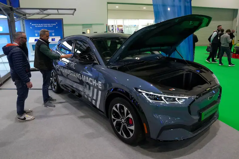 Ford Adjusts Electric Vehicle Strategy, Delays SUV and Pickup Models