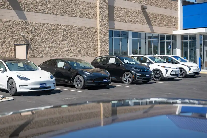 Ціна Tesla знижує зростання попиту на вживані електромобілі в США