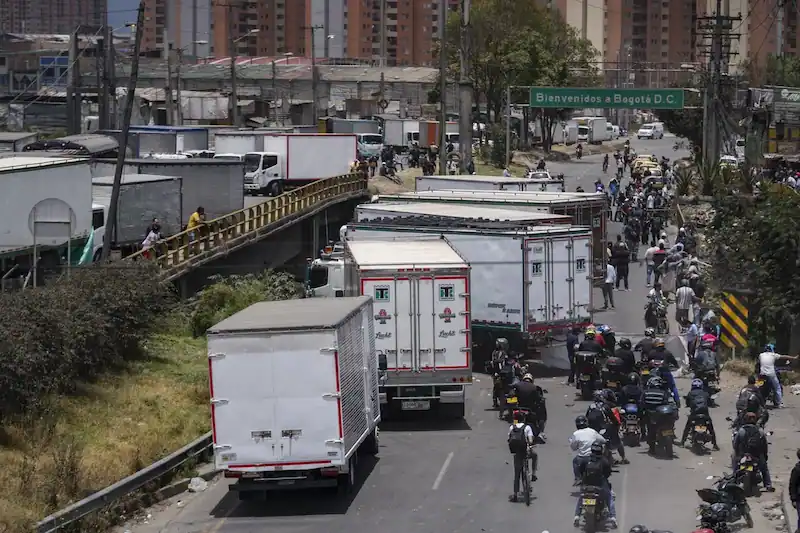 Il governo colombiano raggiunge un accordo con i camionisti e pone fine allo sciopero con un compromesso sul prezzo del diesel