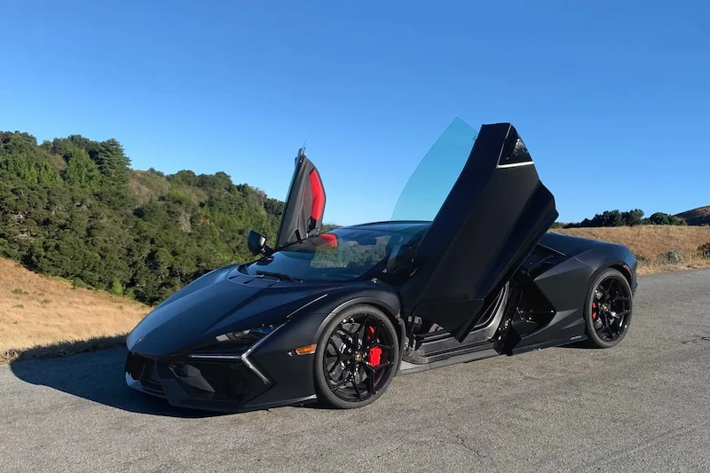 ปลดปล่อยพลังของ Lamborghini Revuelto Hybrid มูลค่า 604,000 ดอลลาร
