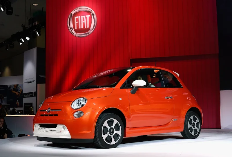 Stellantis ferma la produzione della Fiat 500 a Torino nel mezzo delle difficoltà del mercato europeo dei veicoli elettrici