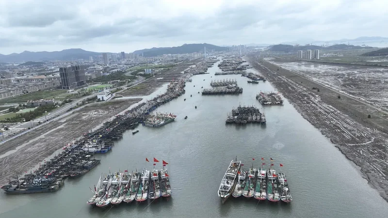 China bereitet sich auf die Ankunft des Taifuns vor, indem es Flüge stoppt und Massenevakuierungen durchführt