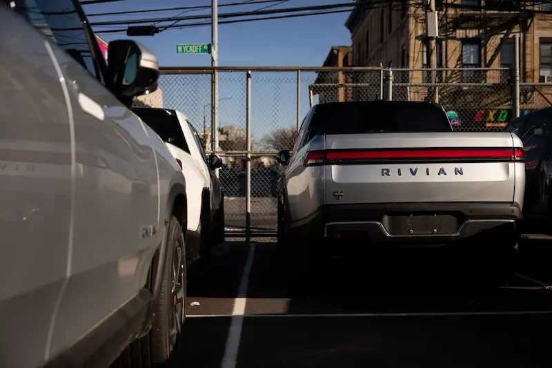 Rivian reduz meta de produção em meio a problemas na cadeia de suprimentos