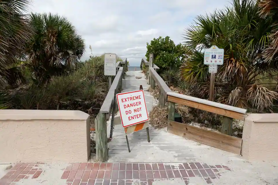 L'uragano Milton si rafforza fino alla categoria 5 e minaccia di devastazione la costa del Golfo della Florida