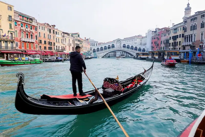 Venezia espanderà il sistema di tasse di ingresso turistiche nel 2025, suscita interesse globale