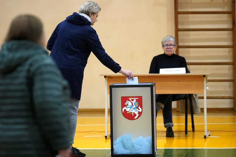 I lituani votano tra preoccupazioni economiche e tensioni sulla sicurezza