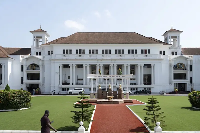 La Corte Suprema del Ghana ripristina la maggioranza dell'NPP in Parlamento, ribaltando la decisione del presidente