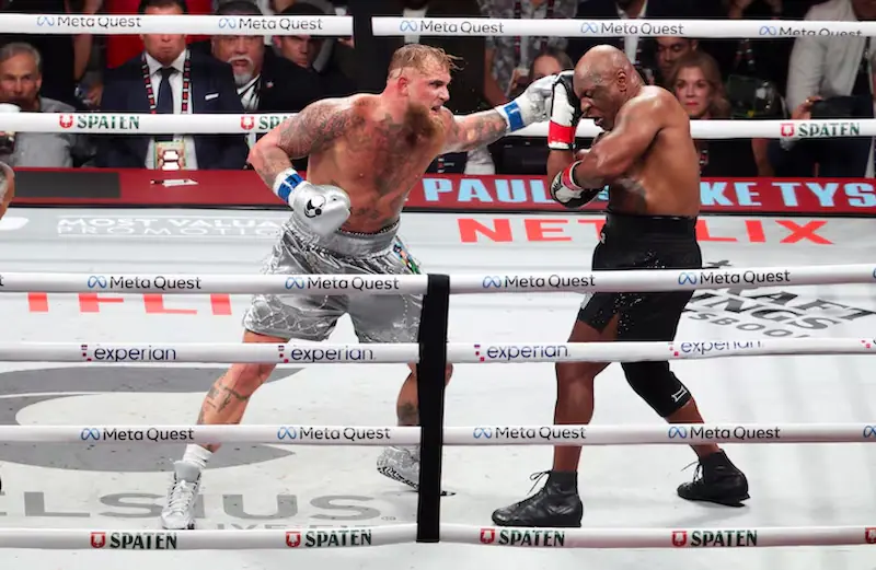 Jake Paul sconfigge Mike Tyson in Lackluster Fight