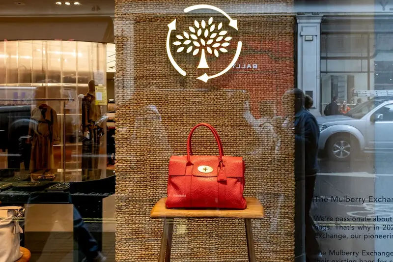 تخطط شركة Mulberry Group Plc لتوسيع نطاق جاذبيتها من خلال حقائب يد فاخرة بأسعار معقولة