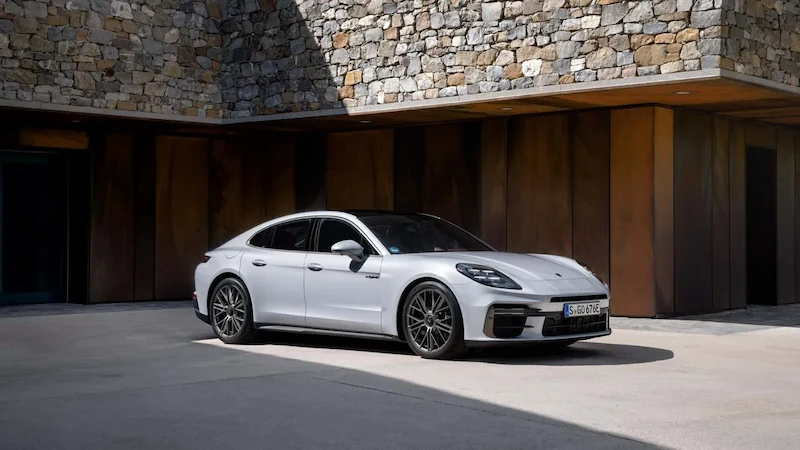 Bliższe spojrzenie na Porsche Panamera Turbo S E-Hybrid 2025