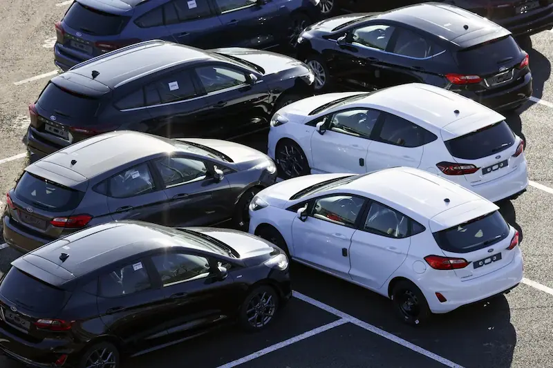 Italia e Polonia chiedono all’UE di esentare i produttori di automobili dalle sanzioni sulle emissioni di carbonio