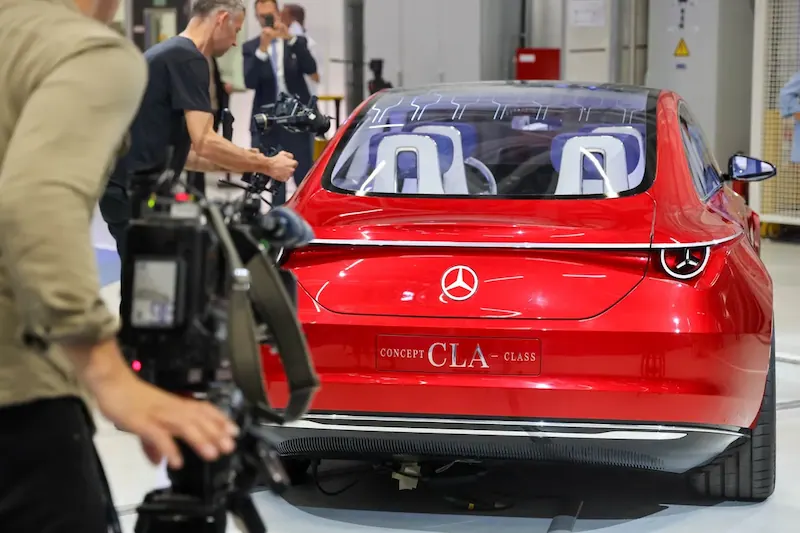 Mercedes-Benz setzt im Rennen um die Vorherrschaft auf dem Massenmarkt mit großem Einsatz auf den elektrischen CLA