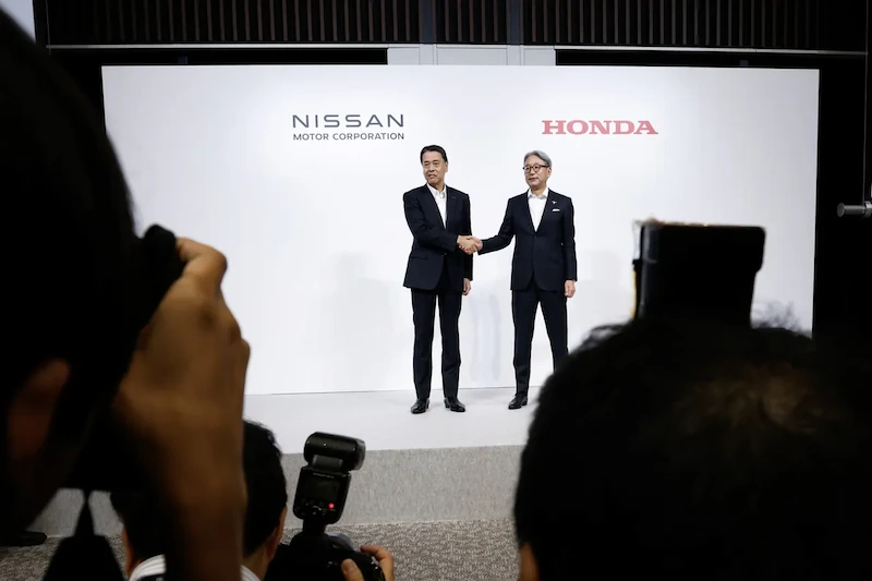 Honda, Nissan e Mitsubishi valutano la fusione per sfidare Toyota e Tesla
