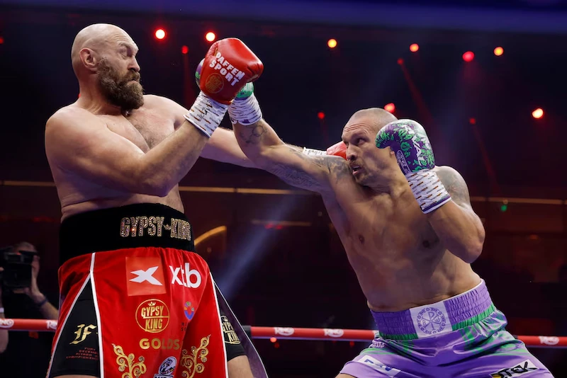 Usyk übertrifft Fury und verteidigt Schwergewichtstitel in einem spannenden Showdown