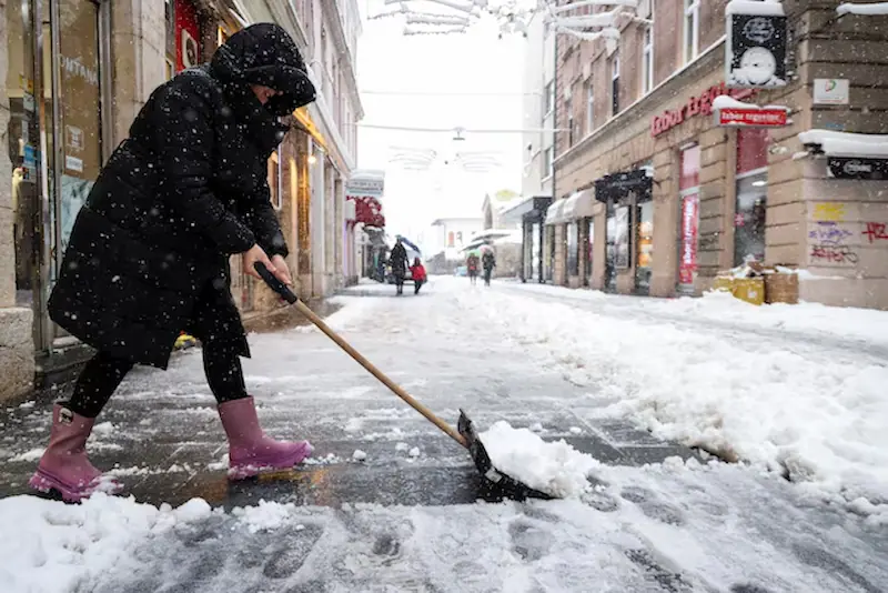 Snowstorm Leaves Over 200,000 Homes Without Power in Balkan Countries