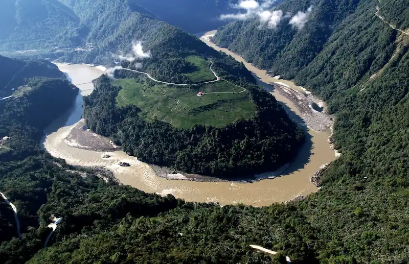 Il progetto cinese di costruire una mega diga vicino al confine con l'India solleva preoccupazioni