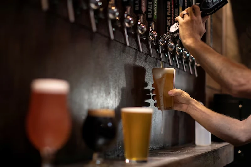 U. S. Der Generalchirurg fordert Krebswarnschilder auf alkoholischen Getränken