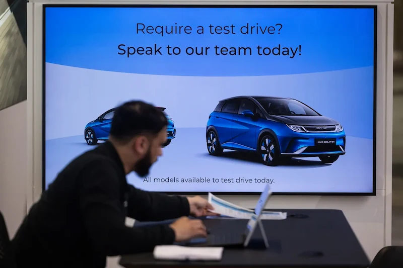 Le case automobilistiche del Regno Unito riducono i prezzi dei veicoli elettrici spinti dalle vendite alle stelle per evitare sanzioni