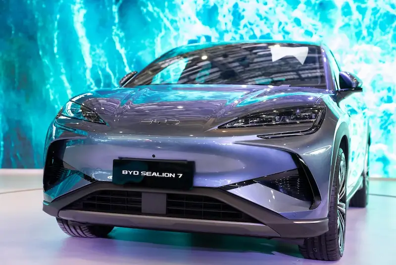 BYD presenta il veicolo utilitario elettrico Sealion 7 in India, con l'obiettivo di espandere la presenza sul mercato