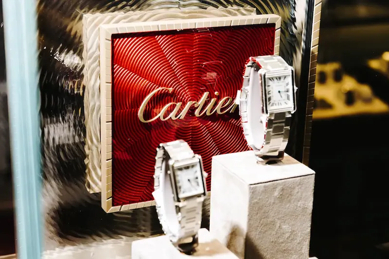 Richemont sperimenta un aumento record delle vendite, indicando una rapida ripresa nel settore del lusso