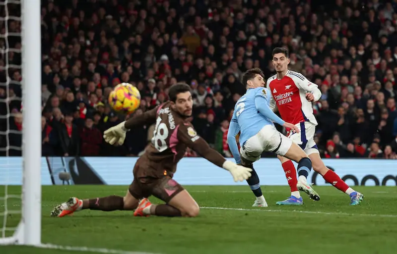 L'Arsenal Stunchester City con la vittoria dominante per 5-1 nella resa dei conti della Premier League