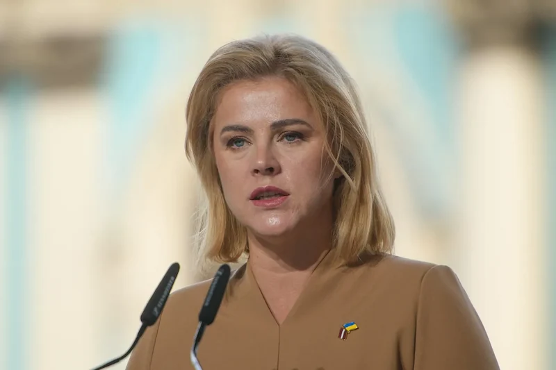 O primeiro -ministro da Letônia Evika Silina revisou o gabinete em resposta às tensões da coalizão