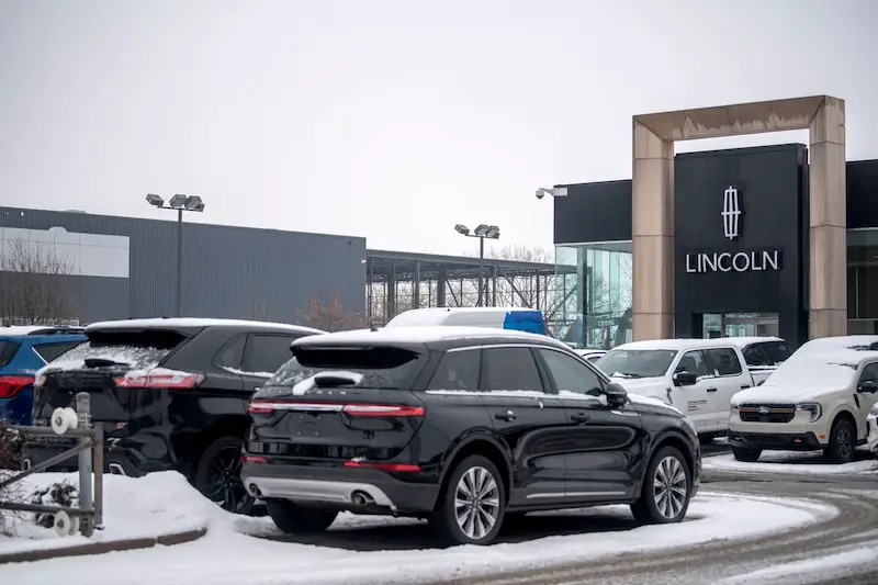 I produttori di automobili americani affrontano la tensione finanziaria come incombere imminenti