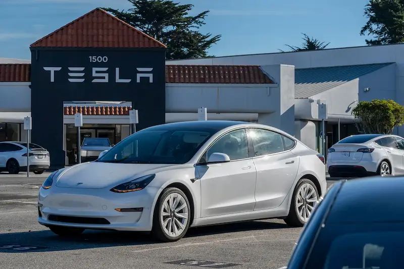 Tesla überarbeitet die Vertriebsstrategie mit Ladevorgängen und Finanzierungsgeschäften in einem langsamen Start auf 2025