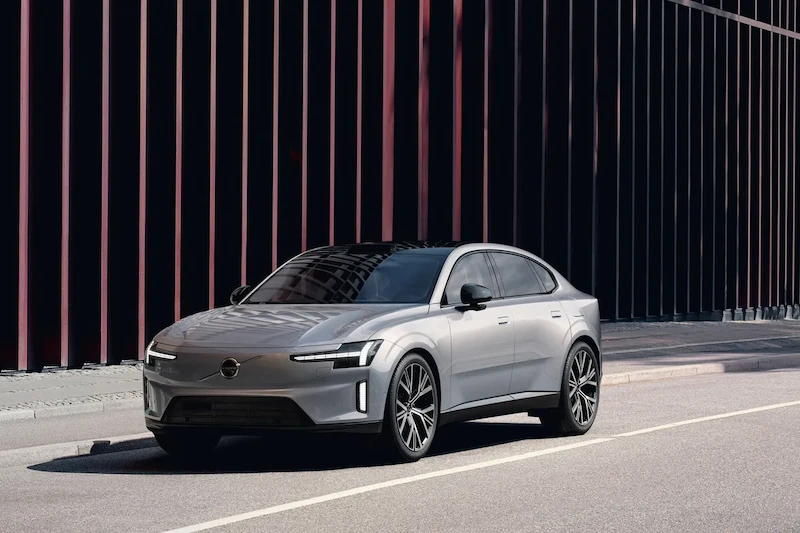 Volvo svela la berlina elettrica di punta dalla Cina tra le tensioni commerciali globali
