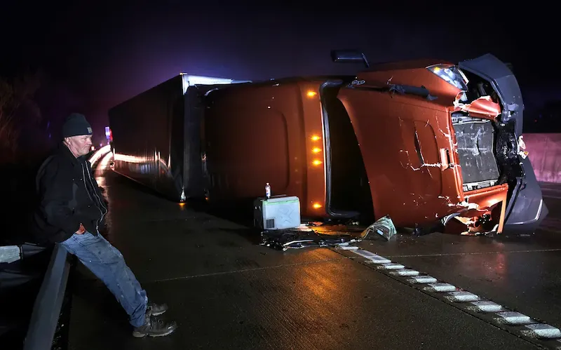Wechseliger Sturm in den USA entfesselt Chaos mit Tornados, Waldbränden und tragischem Lebensverlust