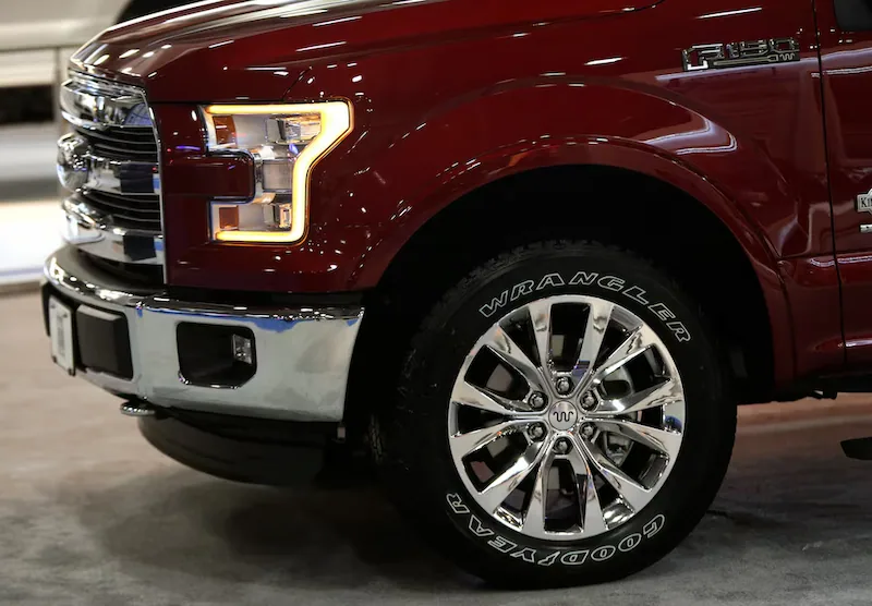 NHTSA ตรวจสอบรถปิคอัพ FORD F-150 มากกว่าความกังวลการเปลี่ยนเกียร์ที่ไม่คาดคิ