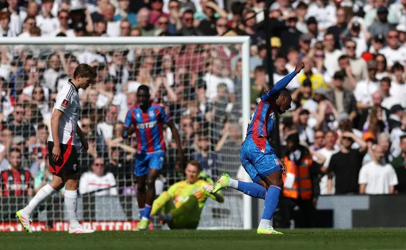 Eze ส่องแสงเป็น Crystal Palace Cruise ผ่าน Fulham เข้าสู่ Semis FA Cu