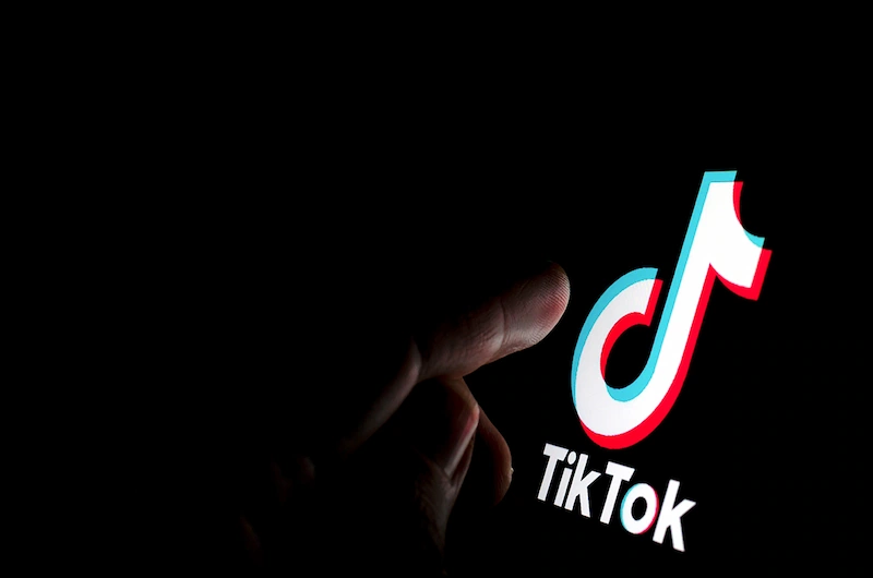 ผู้ก่อตั้ง Amazon และ Onlyfans เข้าสู่สงครามการเสนอราคาในนาทีสุดท้ายสำหรับ Tiktok ท่ามกลางความกดดันกำหนดเวล