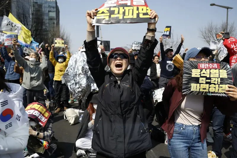 Korea Południowa w zamieszaniu, gdy nieoczekiwane usunięcie Yoon kontrowersje
