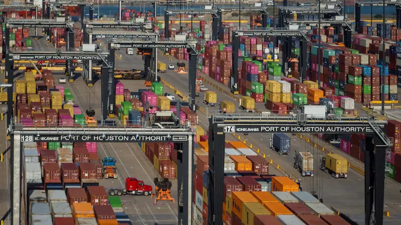 Trump stordisce i mercati con inversione tariffaria, offre tassi temporaneamente ridotti