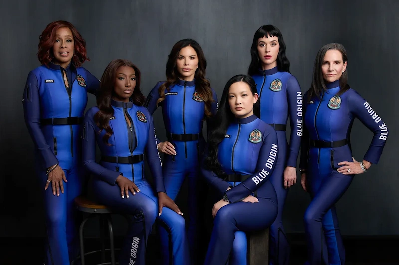 Katy Perry und weibliche Crew machen historische Raumfahrt mit blauer Herkunft