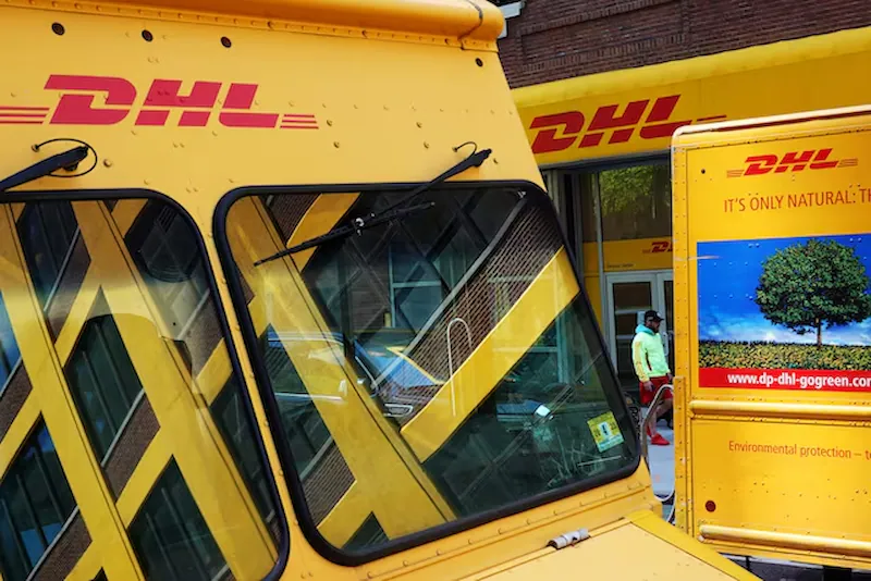 DHL Express sospende le spedizioni di oltre $ 800 a U. S. Individui a causa di nuove normative doganali
