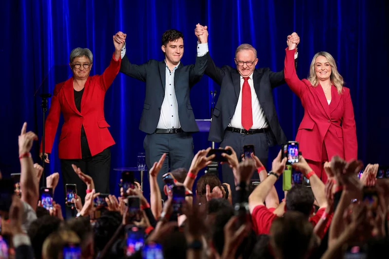 L'albanese assicura il secondo mandato come PM australiano nella splendida vittoria contro i conservatori ispirati a Trump