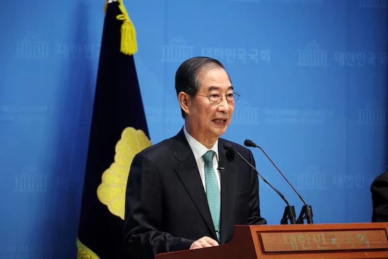 L'unità conservatrice della Corea del Sud si frantumò mentre l'ex Primo Ministro Han Duck-Soo si ritira dalla corsa presidenziale