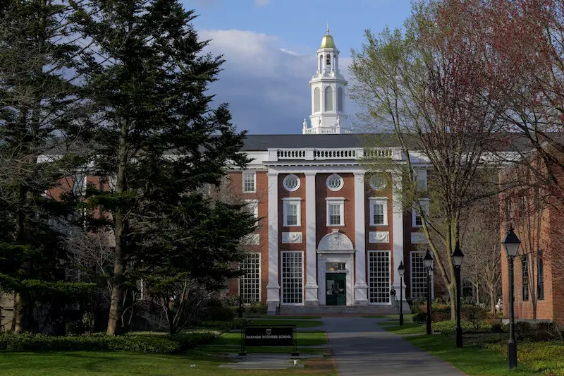 Mahkeme müdahalesi, Trump yönetiminin Harvard'ın uluslararası öğrenciler için kabulünü iptal etme girişimini durduruyor