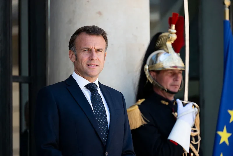 Emmanuel Macron เริ่มต้นการทัวร์เอเชียเริ่มต้นในเวียดนา