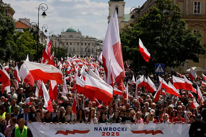 Prezydenci w Polsce w Polsce ożywiają zwolenników przed dniem wyborów