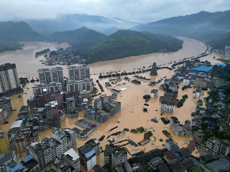 La Cina amplia i risarcimenti per le inondazioni a fronte dell'aumento delle precipitazioni, alla ricerca di equità e stabilità.