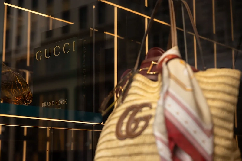 Gucci-нің күресі сатылым слайды мен жаңа көшбасшылық кемені тұрақтандыруға тырысқан сайын тереңдей түсті