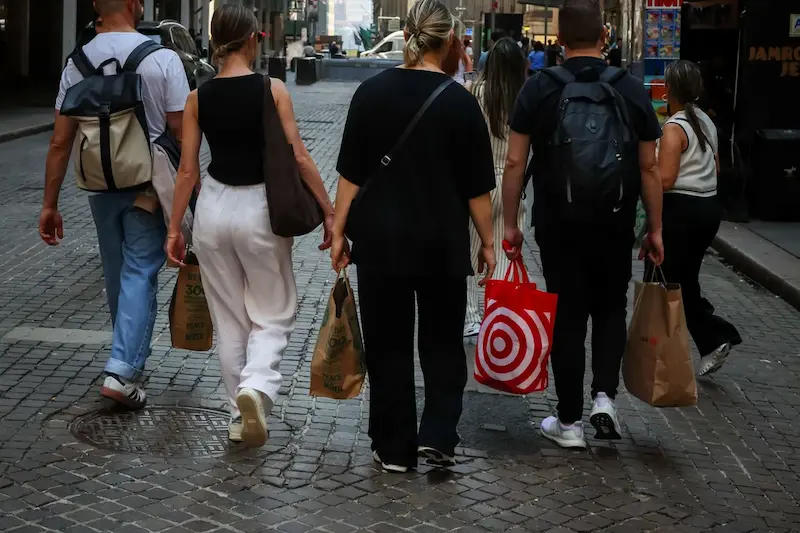 L'economia globale mostra segnali contrastanti: la spesa statunitense ristagna e quella cinese rallenta