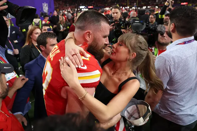Taylor Swift i Travis Kelce ogłaszają swoje zaręczyny