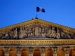 Qarz inqirozi fonida uchinchi hukumat qulagani sababli Fransiyada siyosiy beqarorlik chuqurlashdi